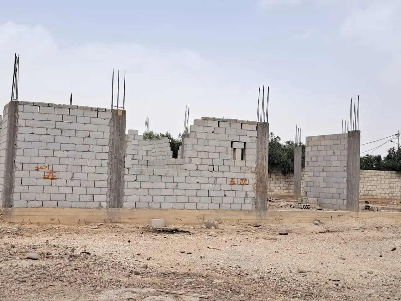 1,617 m² plot with a 231 m² skeleton house for sale in Sath Ma'an