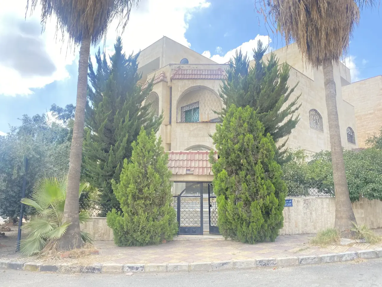 Unfurnished three-storey villa for sale in Tabarbour, on two streets