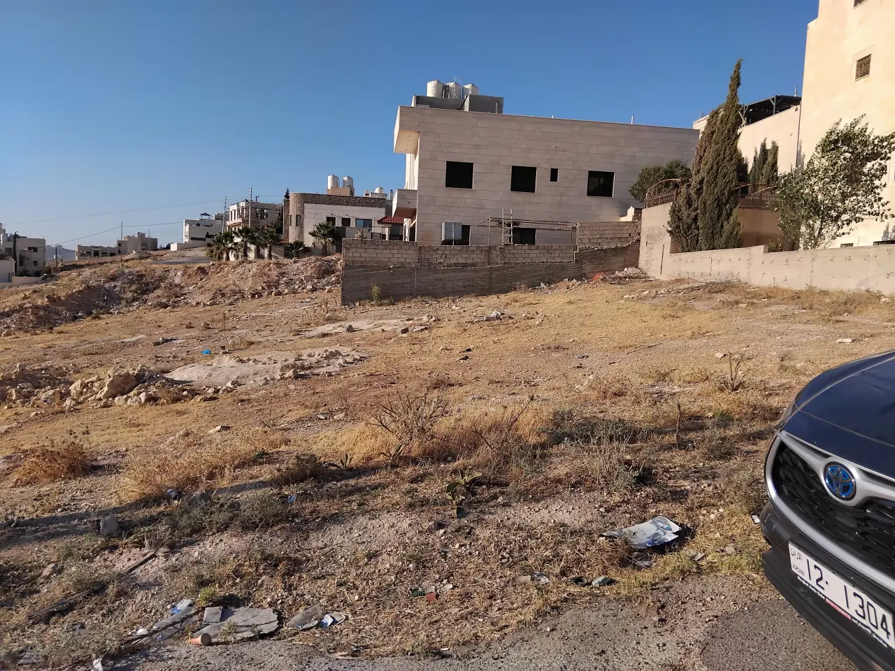 On a 20 m street in Uyoun Al Theeb, Shafa Badran: level 515 m² villa-zone plot