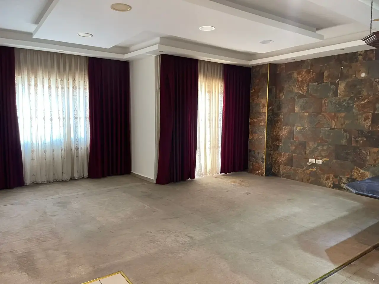 Top of Nefeen rise, Swaileh: fourth-floor flat with a roof you can extend