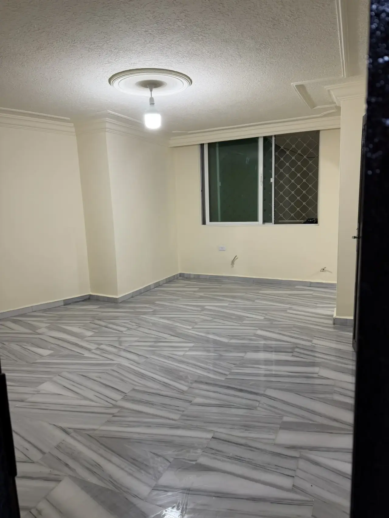 Direct from the owner: renovated 2-bedroom flat in Dahyet Al Ameer Hasan