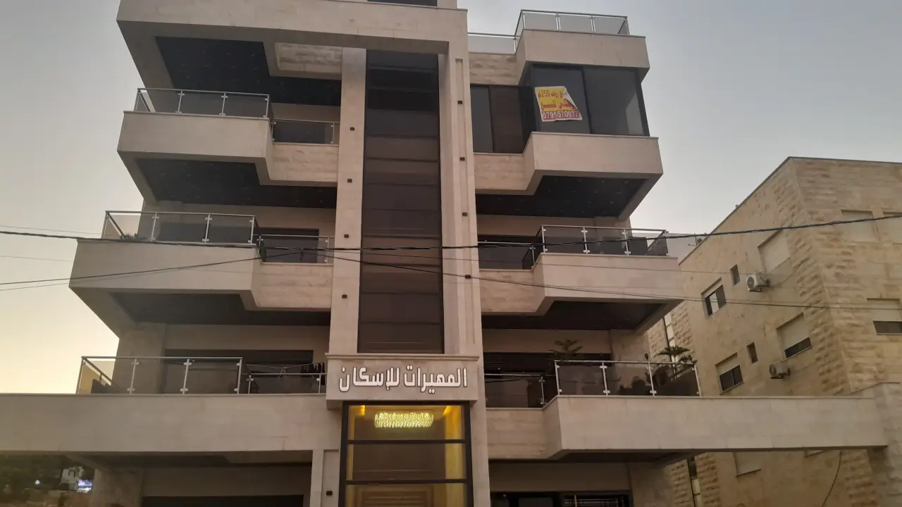 258 m² top-floor duplex with roof and panoramic views, Abu Al-Sous, for sale