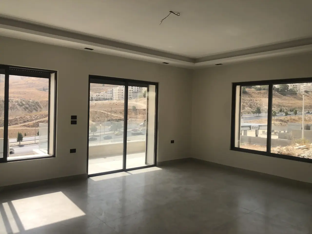 Hay Al Mansour top floor with roof, new, 190 m², 50% down and the rest in instalments