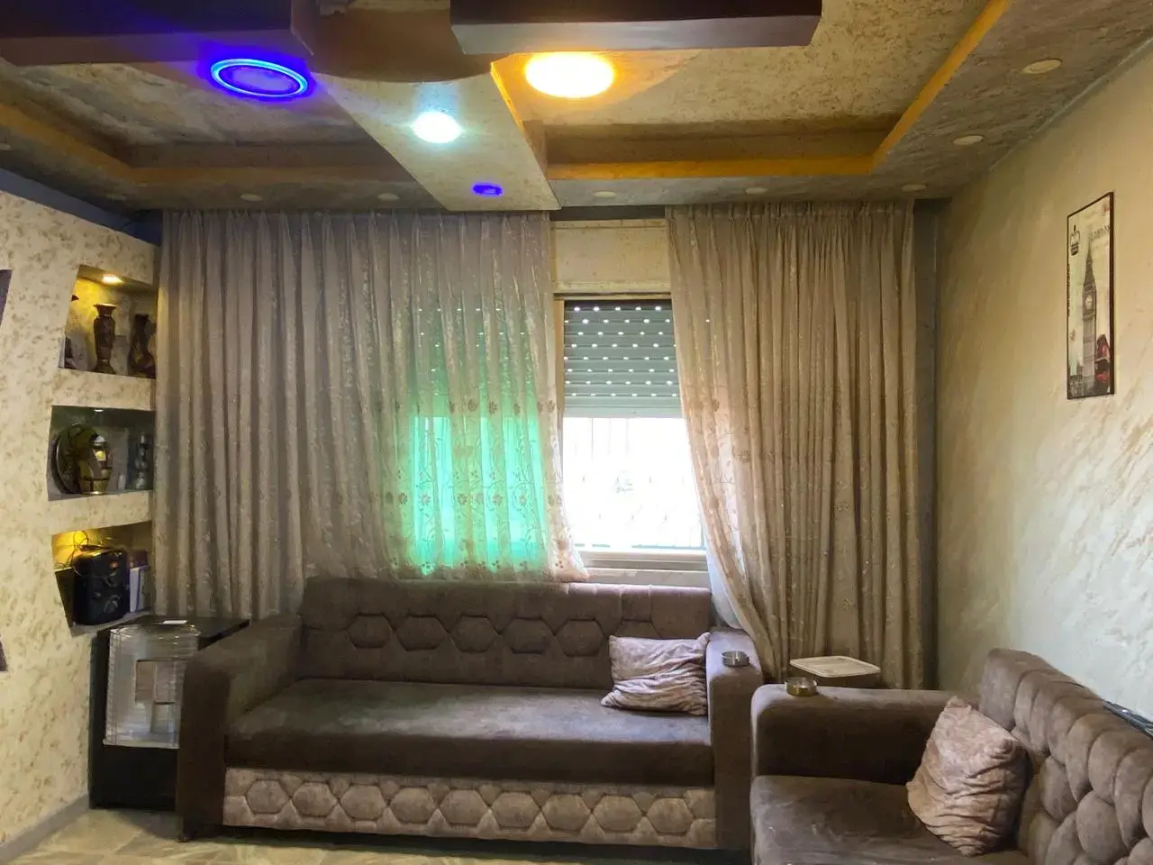 5 rooms and a big balcony: 180 m² roof flat in Umm Nowarah
