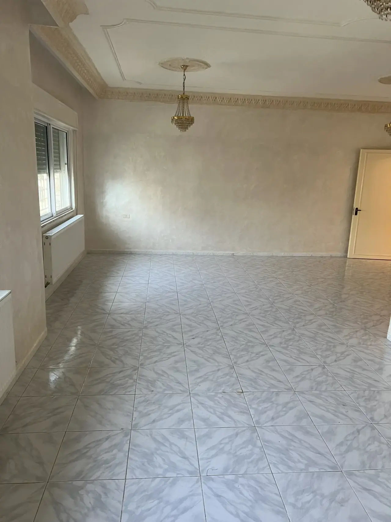 Arqoub Khalda, second floor: 187 m² with 3 bedrooms, lift and parking