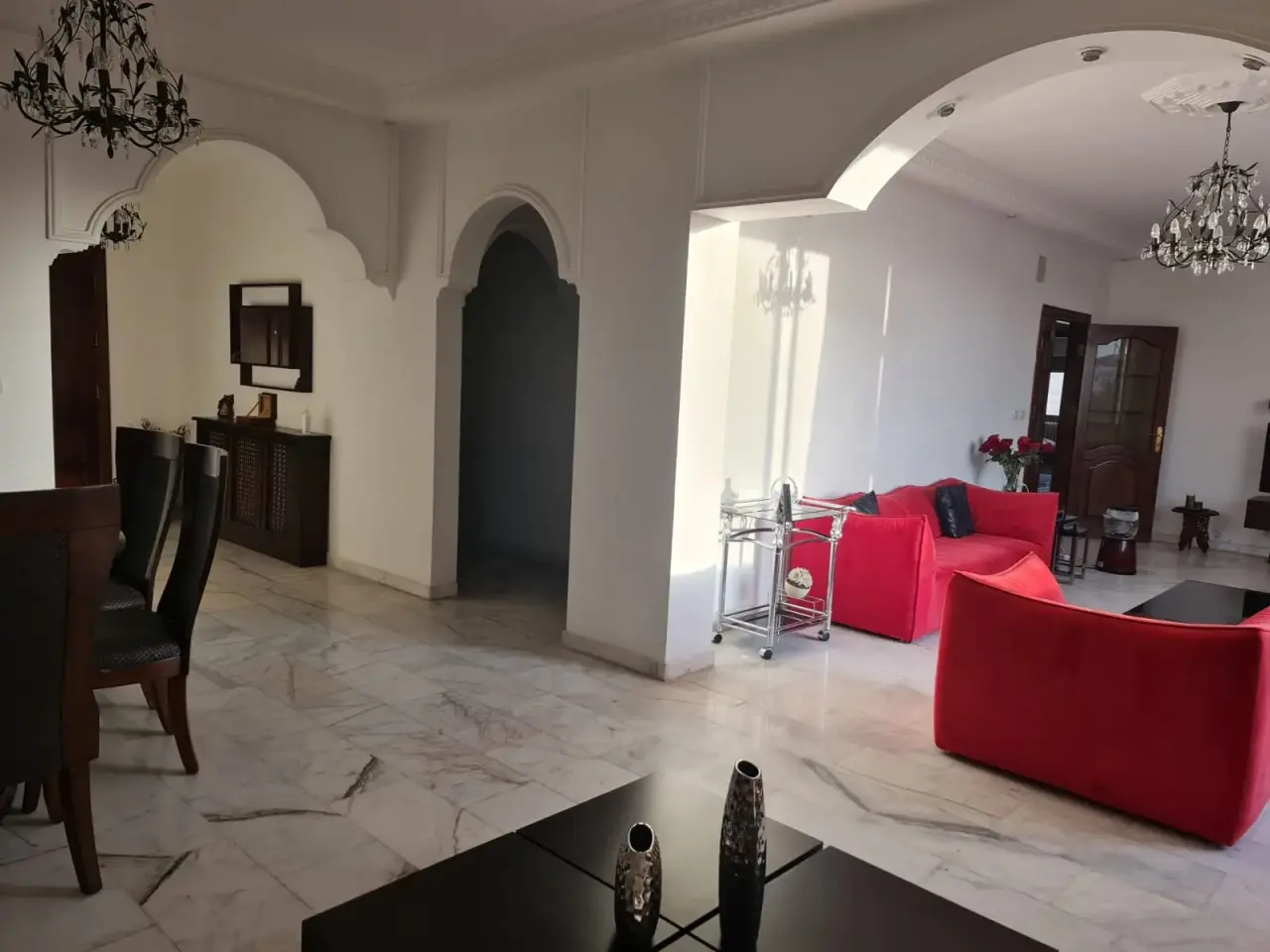 Central Amman, furnished 3-bedroom villa-style apartment of 200 m²