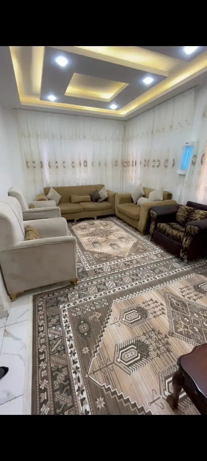 Hay Adan, Jabal Al Nasr: furnished 100 m² flat with 2 bedrooms and 2 bathrooms