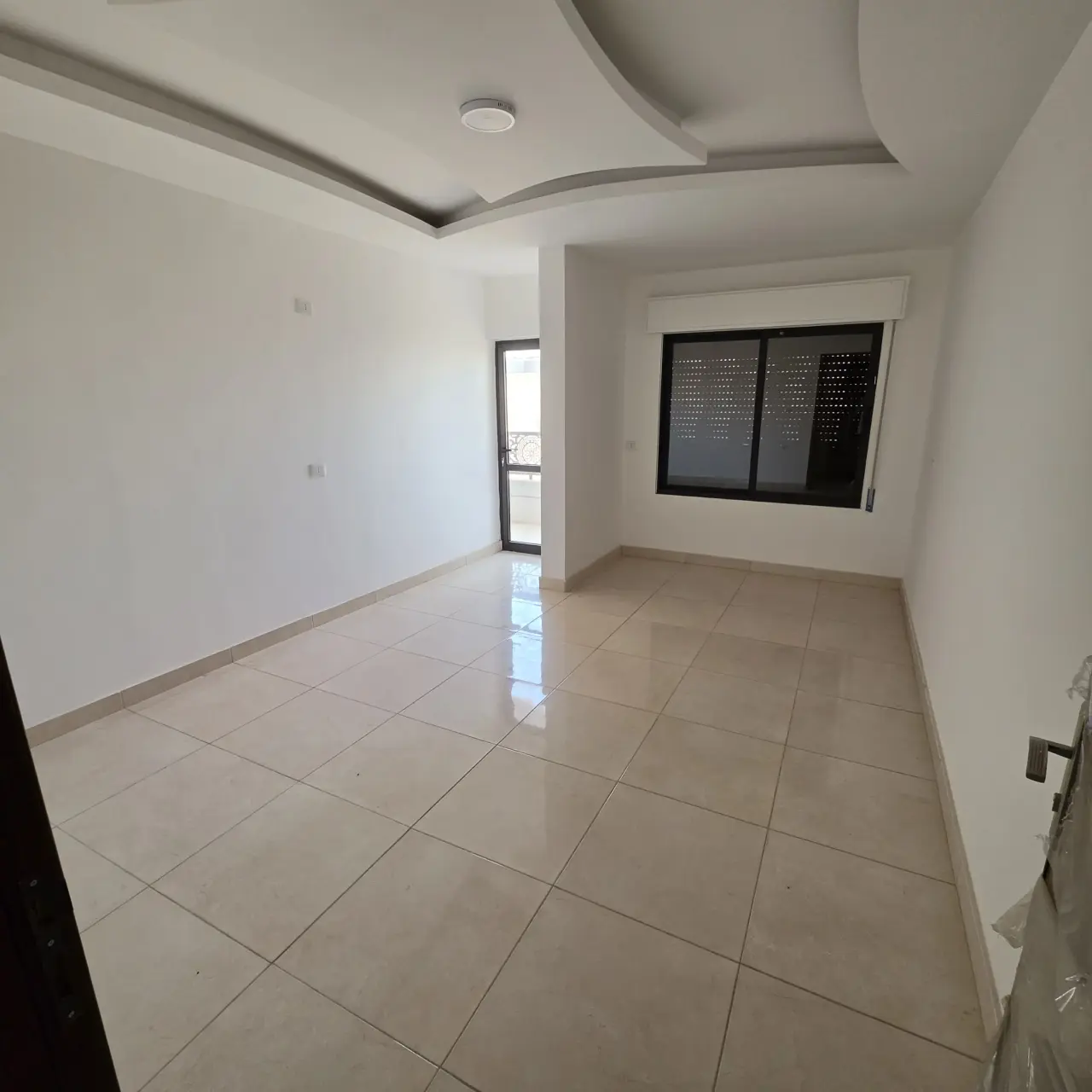 New, never-lived-in 150 m² apartment for sale in Al-Khaznah near Queen Alia Hospital