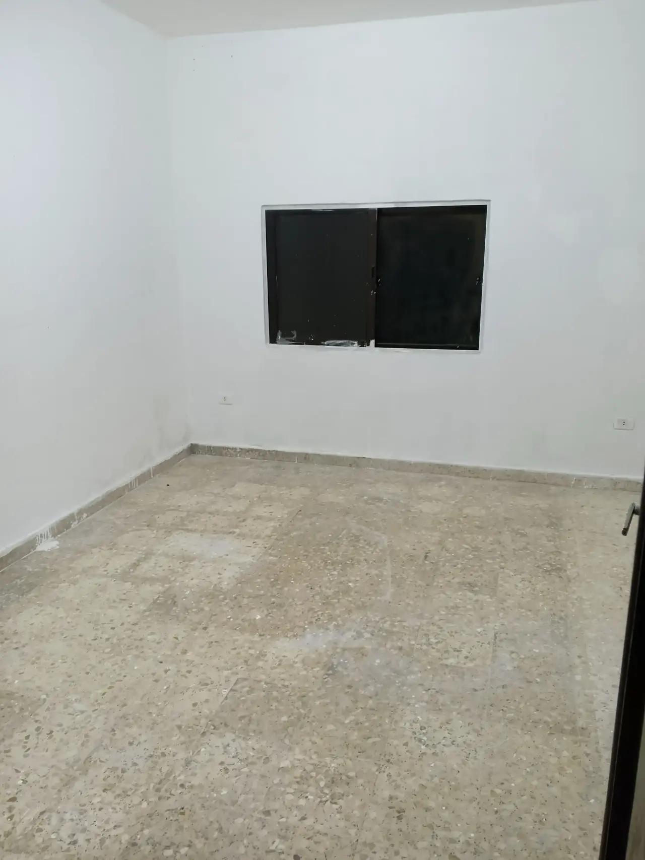 Jabal Al Hadeed rental, Al Qweismeh: first floor, 2 bedrooms, 2 bathrooms