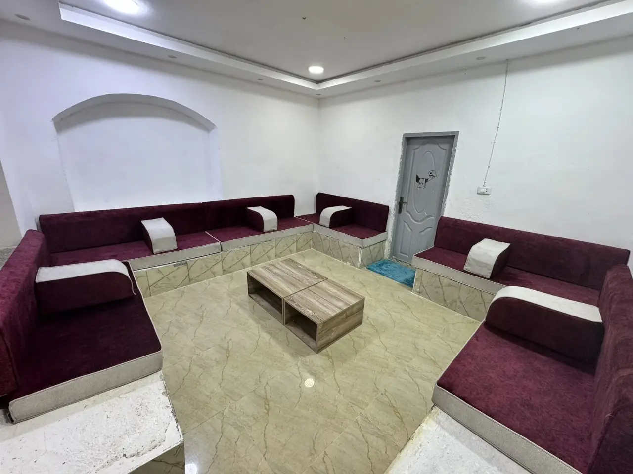 Furnished apartment for daily or weekly rent in Al Ashrafeyeh near Al Bashir Hospital