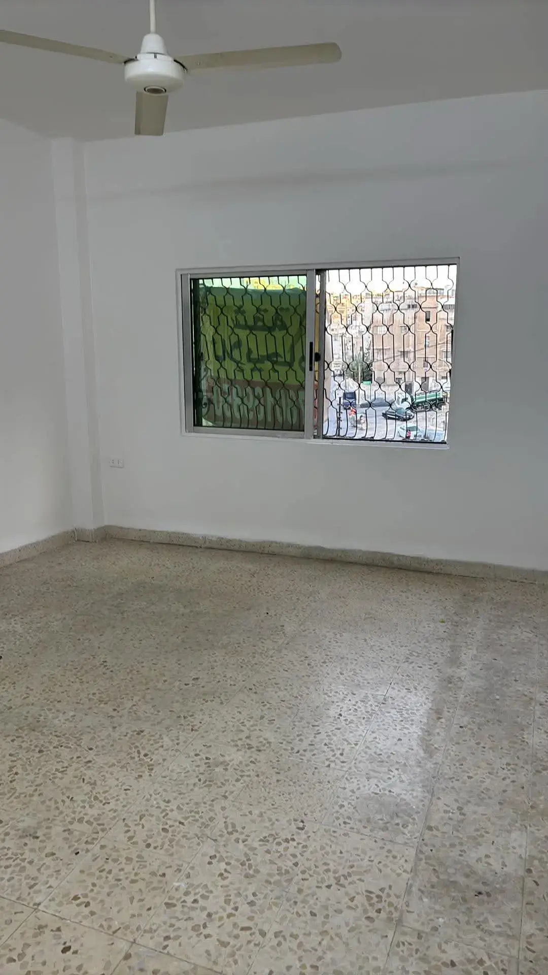 Apartment for rent in Al Ashrafeyeh – photo 4
