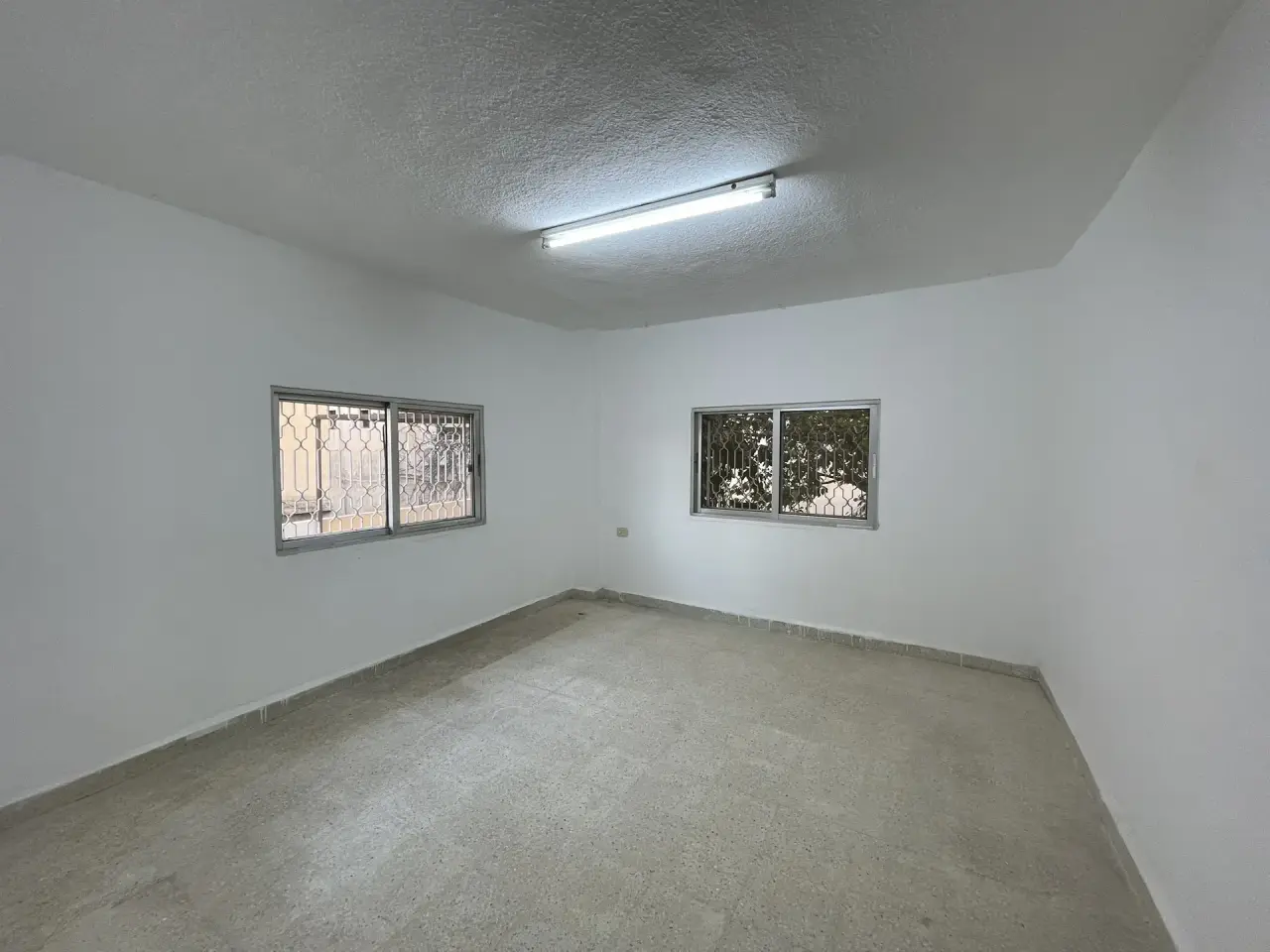 For newlyweds in Al Thra: semi-ground 3-room flat with own entrance and terrace