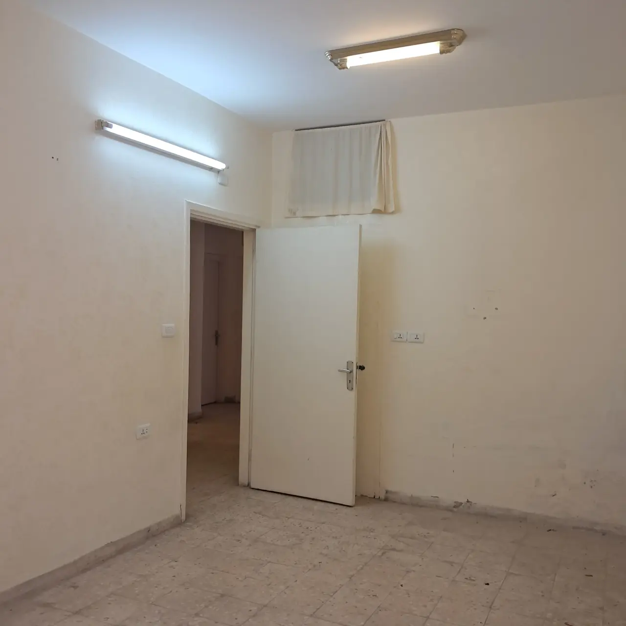 Al Thra first-floor rental with 3 rooms, 2 bathrooms and storage lofts