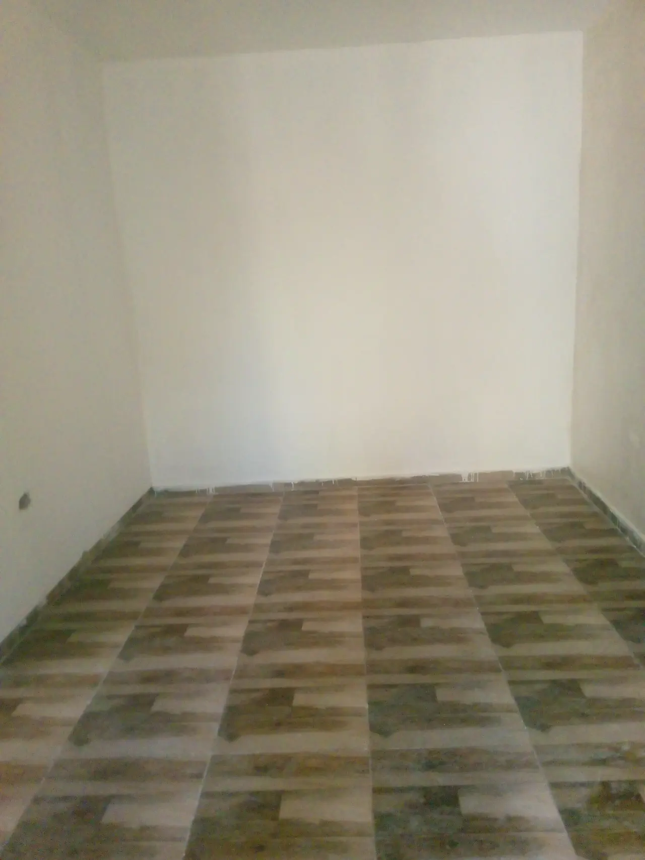 Basement 2-room apartment with a large sunny yard for rent in Jabal Al Zohor