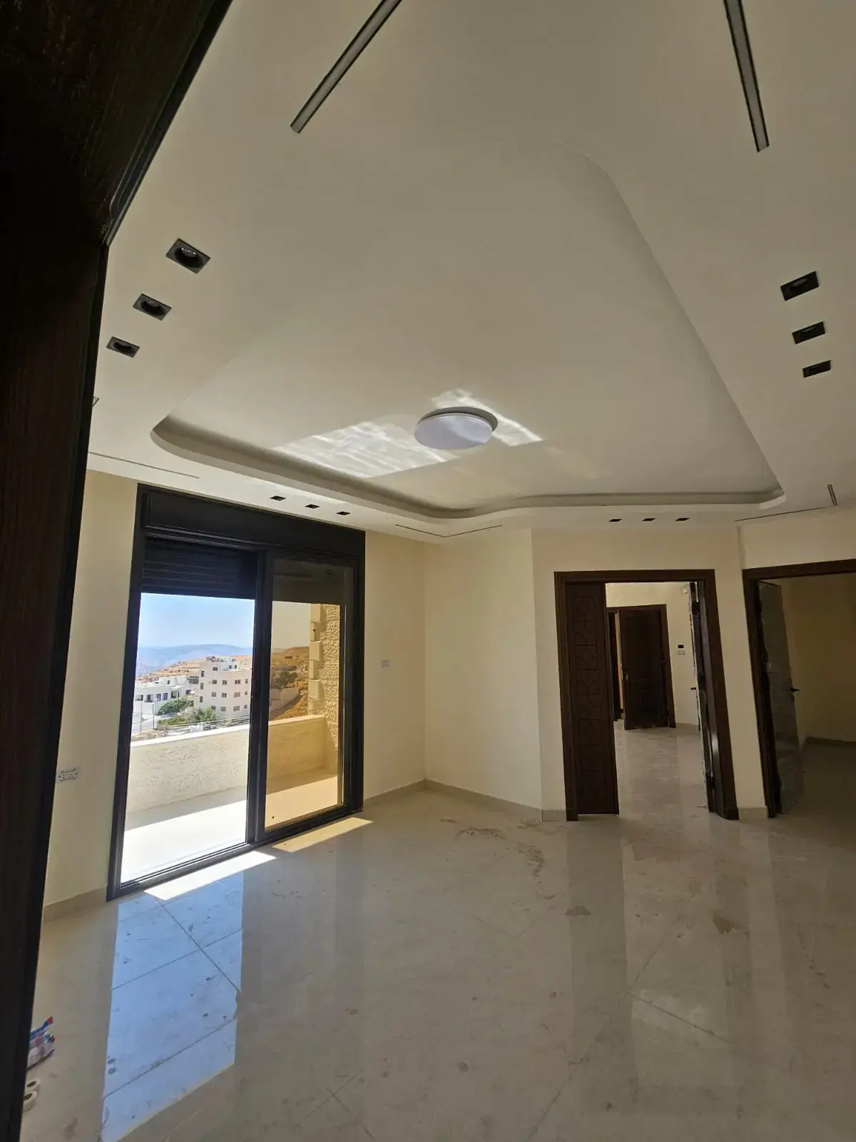 Lift, garage, never lived in: new 3-bed flat for rent in Abu Al-Sous