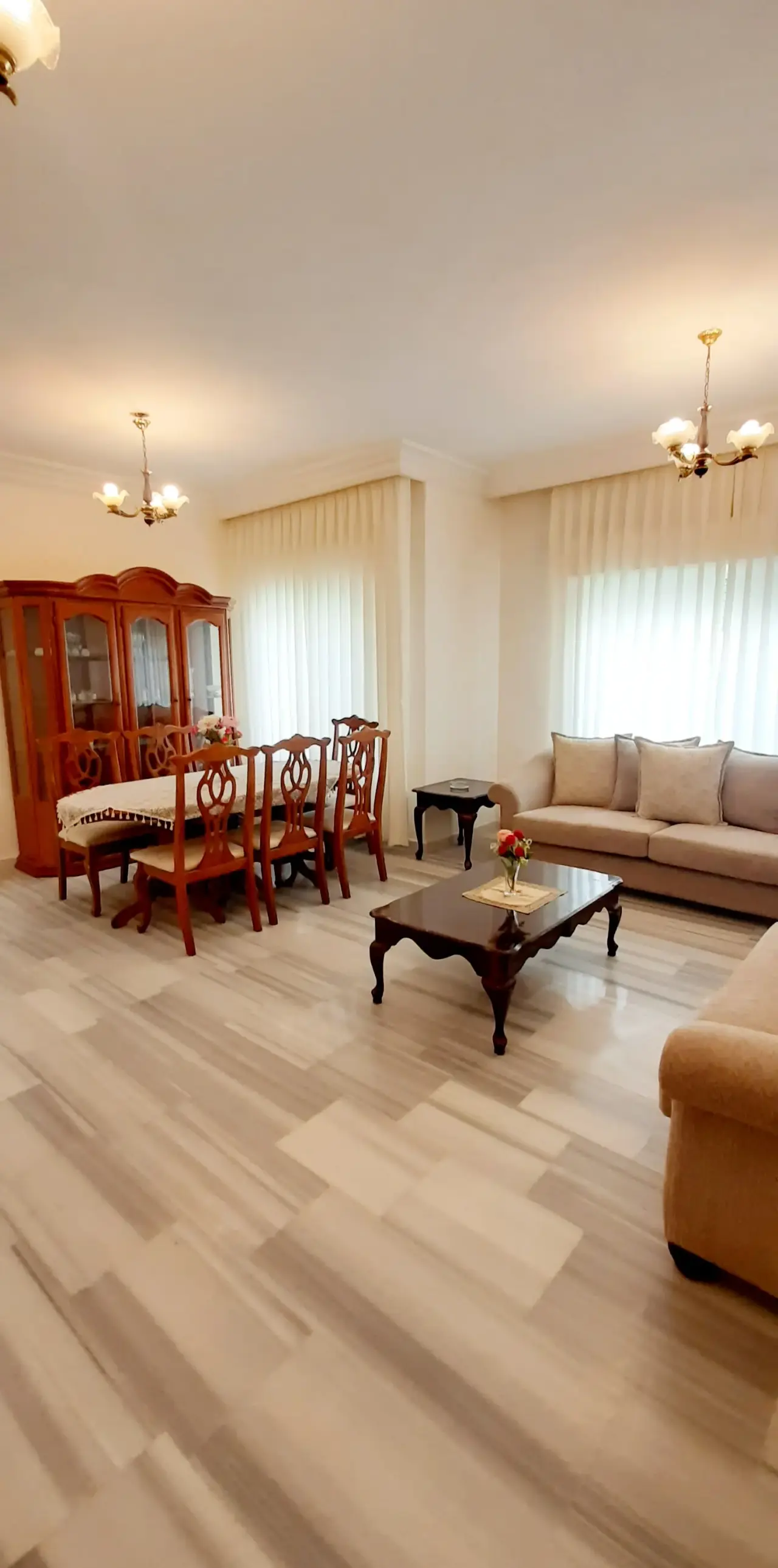 Deir Ghbar deluxe furnished 3-bed flat for rent, 160 m²