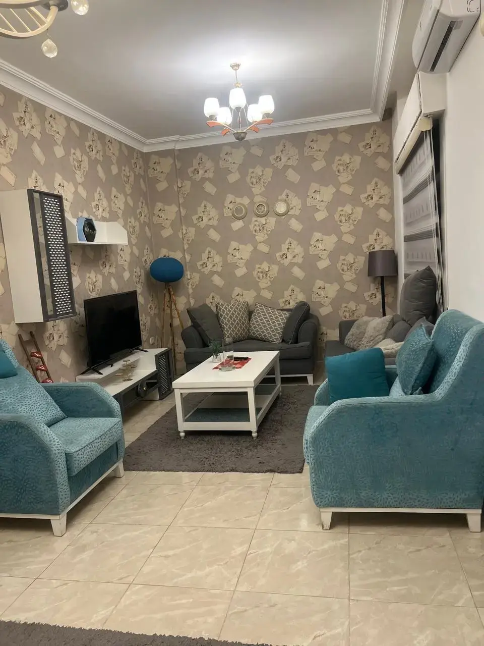 Behind Cozmo between the 7th and 8th Circles, furnished 2-bedroom flat of 120 m²