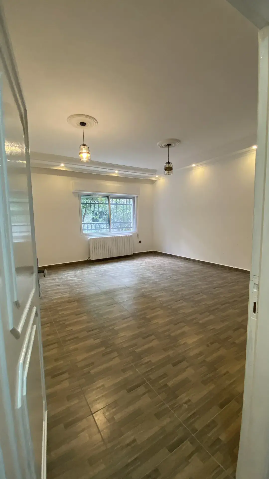 130 m² first-floor flat with private garage in Al Hummar, 2 bedrooms, for rent