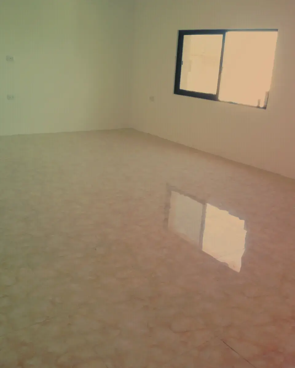 Two bedrooms and a large salon in a 125 m² rental on Jawa main street