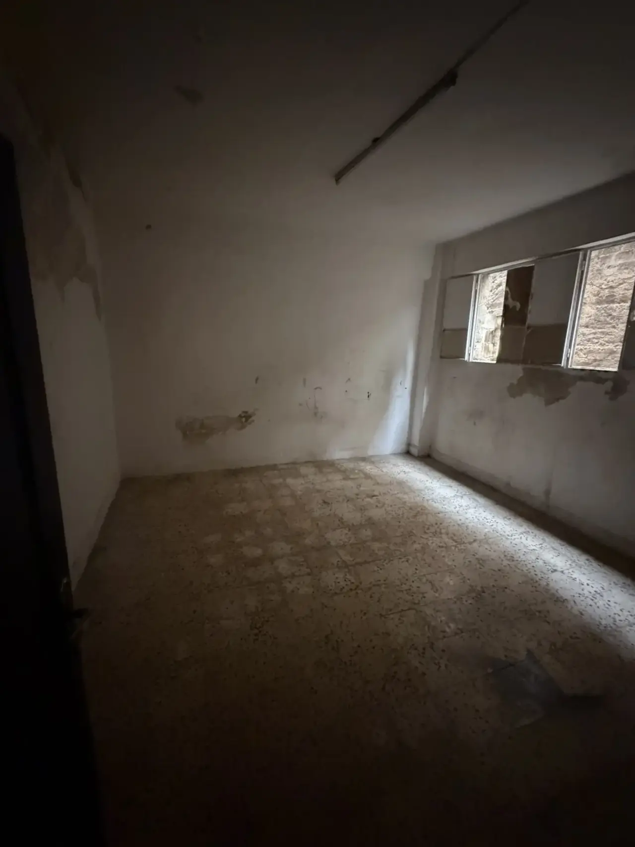 130 JOD a month for a basement 3-room flat with a yard in Jabal Al Taj