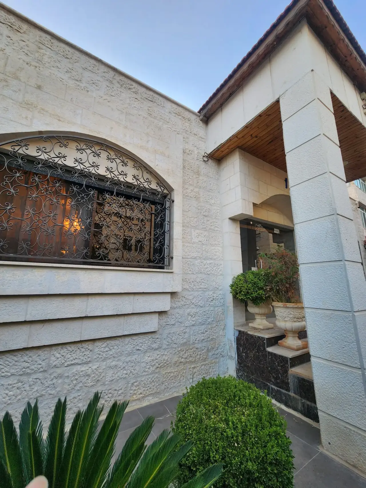 Owner travelling: Al Jandaweel 4-bedroom villa with garden on all sides, for sale