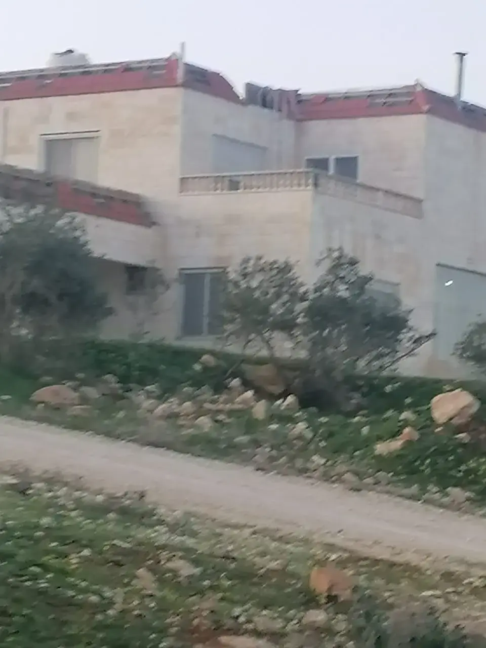Al Lubban main road villa, 500 m² built on a 4-dunum plot