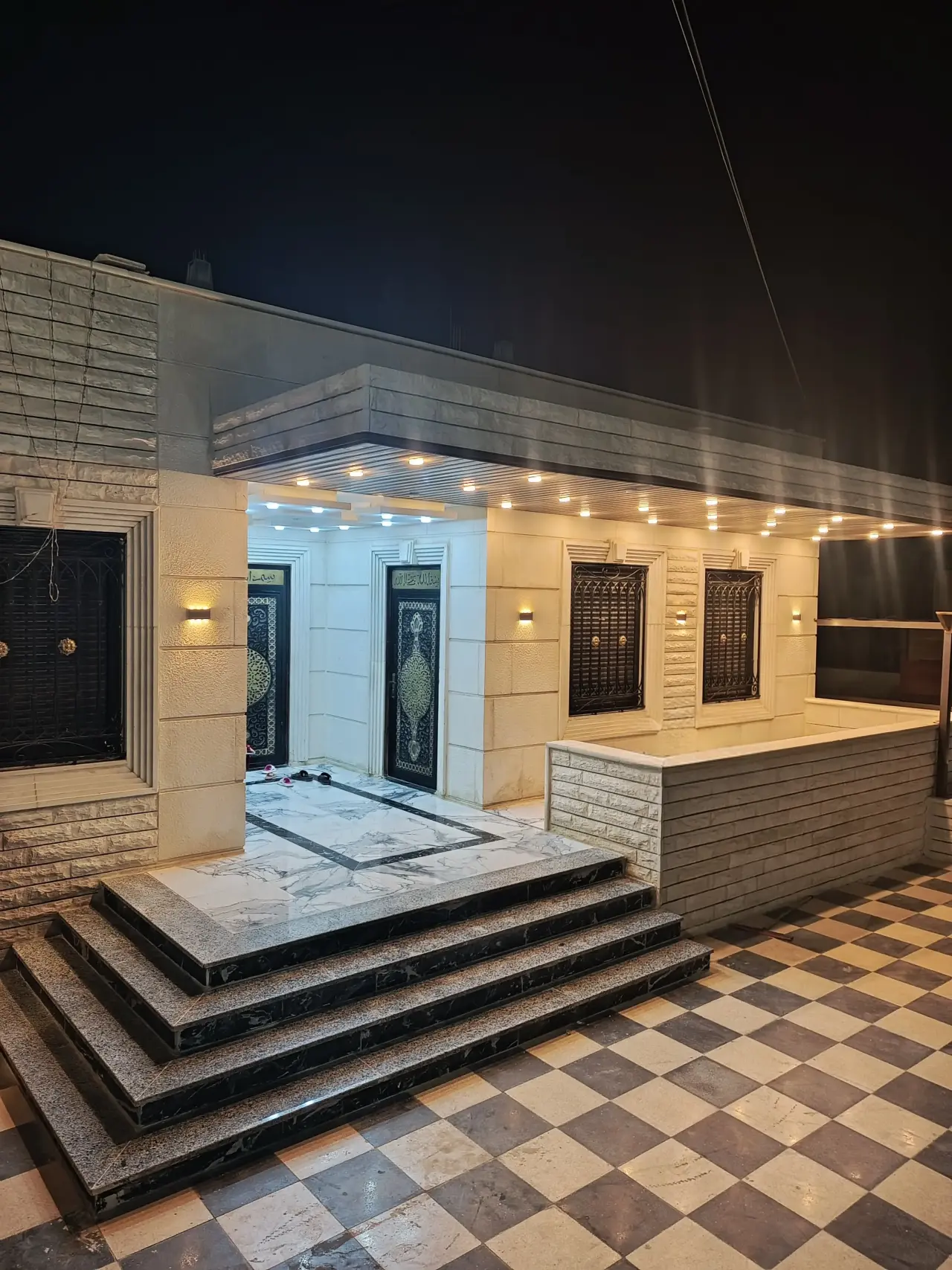 Al Abdaliya villa with guest hall, newly finished, title deed and permits ready