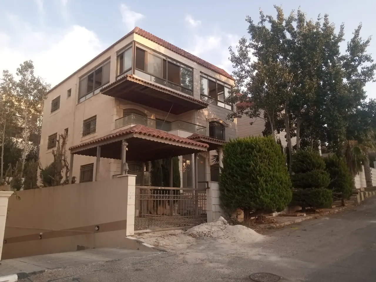 Three-storey villa with indoor pool for sale in Dahyet Al Nakheel, near Airport Road