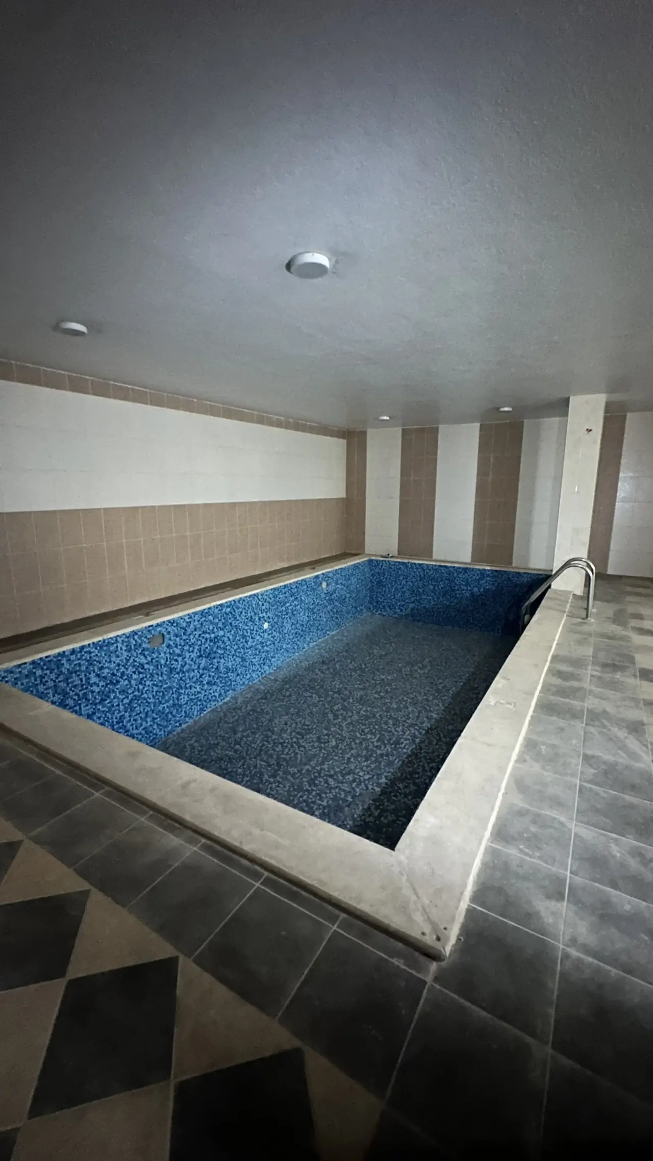 Villa for sale in Dahyet Al Nakheel – photo 9