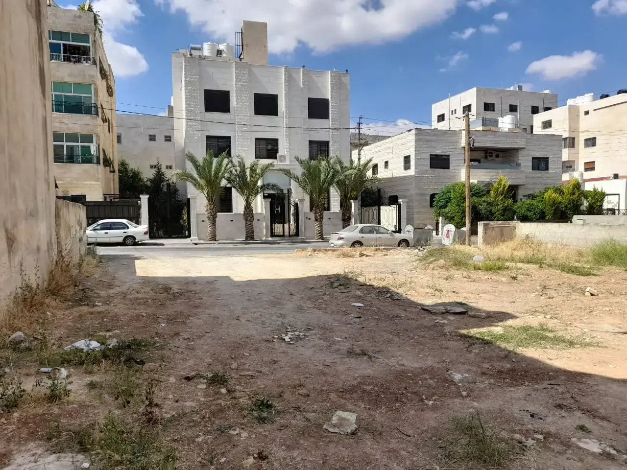 Plot of 410 m² in a quiet neighbourhood for sale in Swaileh