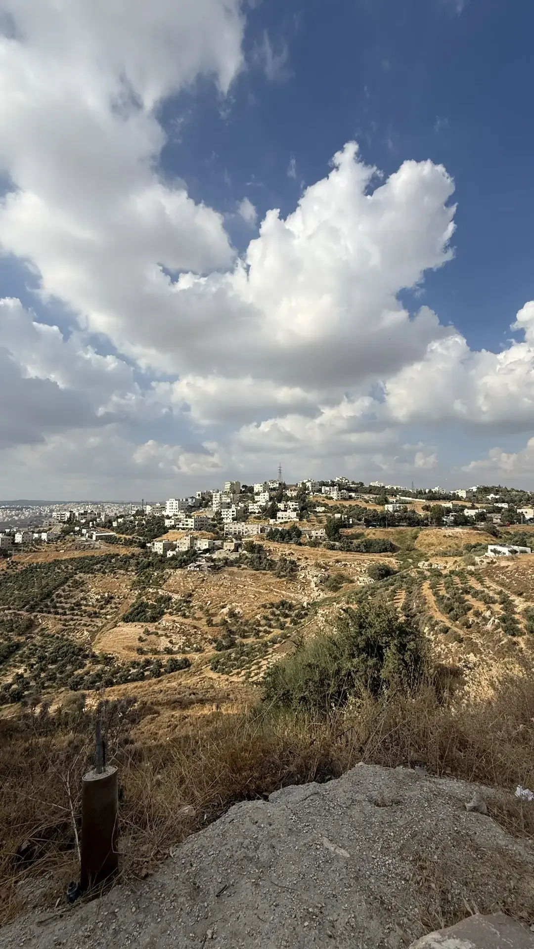 Plot of 1,213 m² with panoramic views for sale in Bahath, west Amman