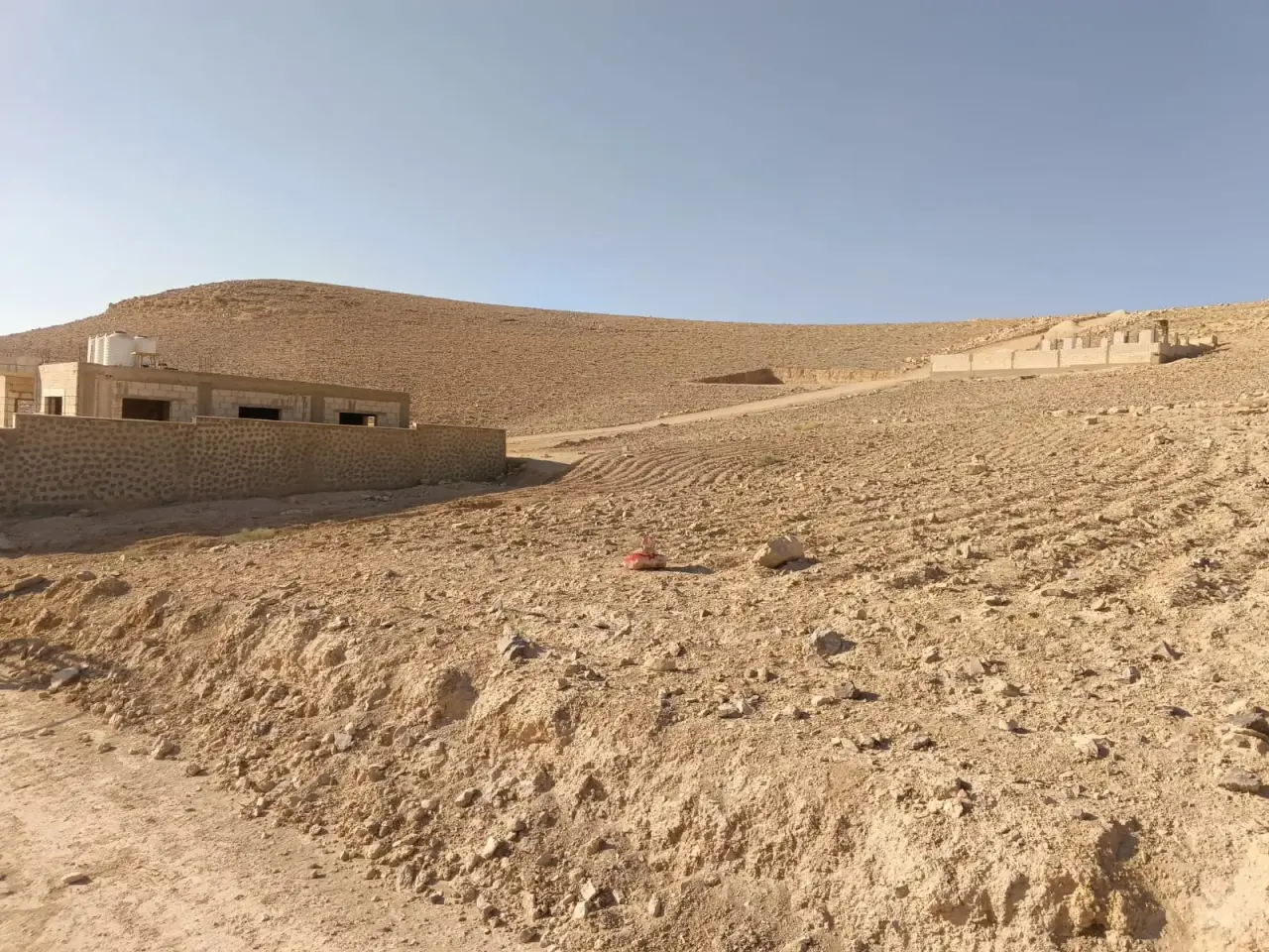 Ready to build: 500 m² plot on two streets near Almih Street