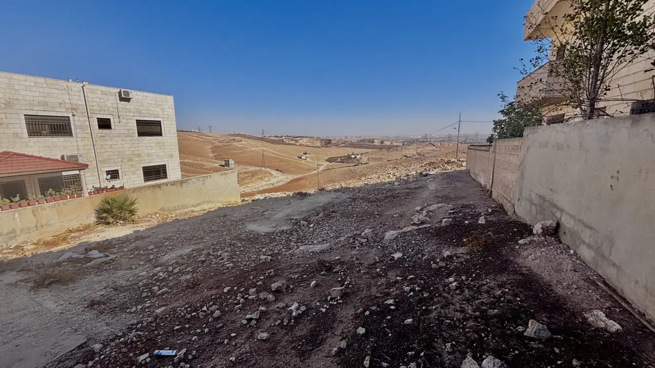 بجانب ترخيص شمال عمان، أرض سكنية 624 م² في زينات الربوع حوض شكارة