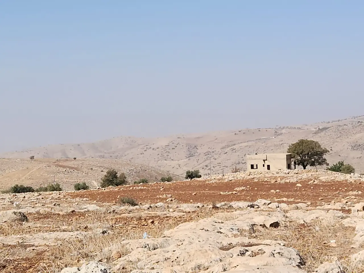 10,100 m² plot with a view for sale in Iraq Al Ameer, 10 JOD per m², can be subdivided