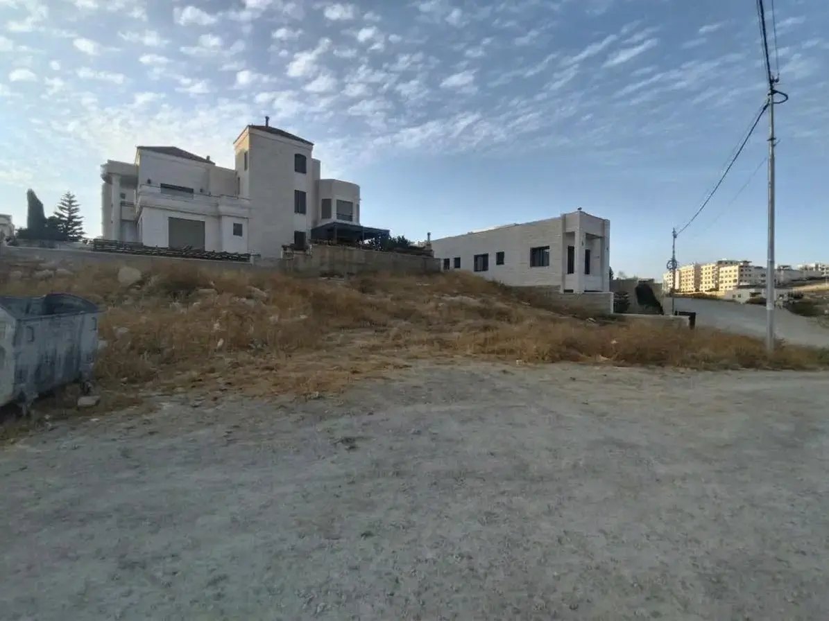 760 m² plot on two streets for sale in Al-Mansour overlooking Jordan Street
