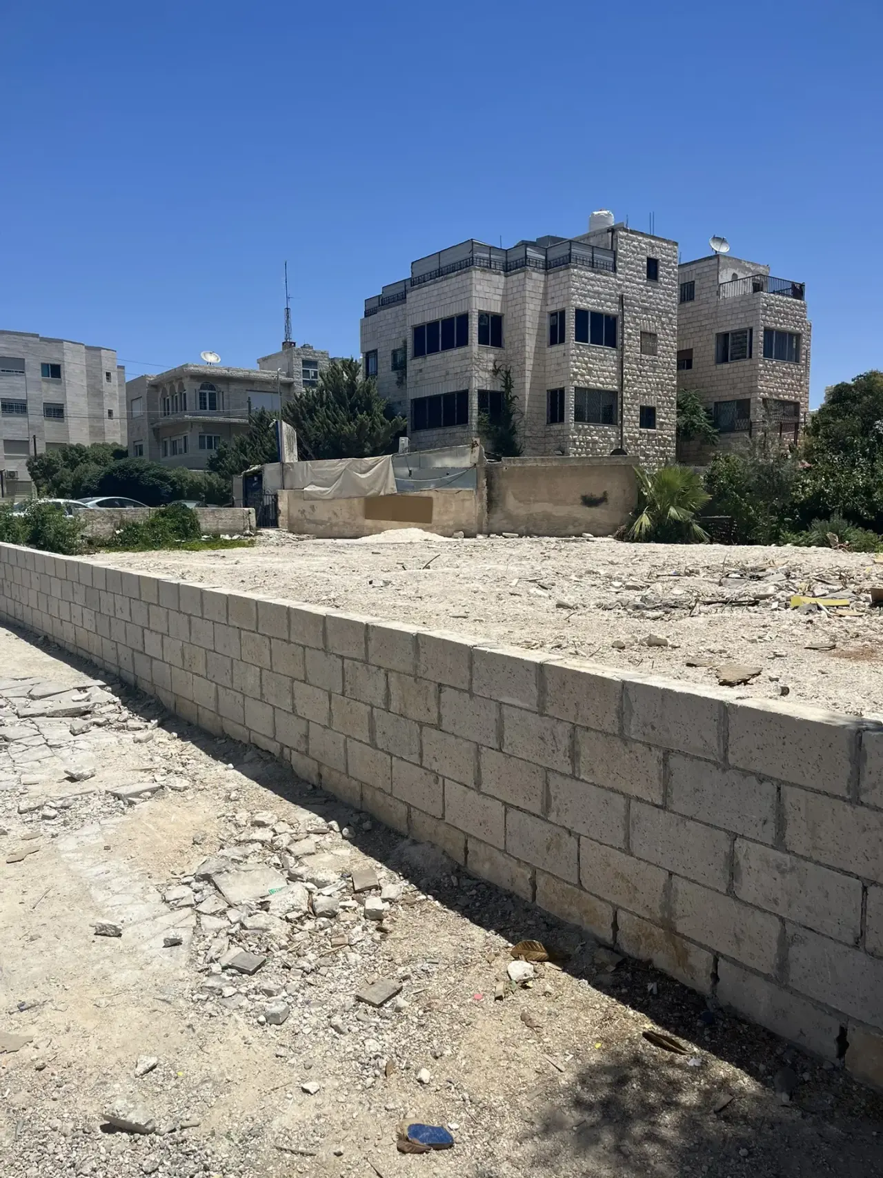 Land for sale in Jabal Al Hussain – photo 3
