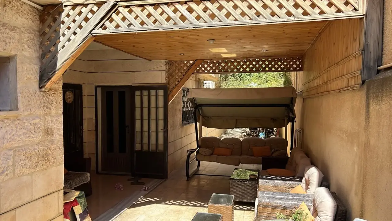 188 m² garden-level apartment with 120 m² yard and private entrance for sale, Irbid