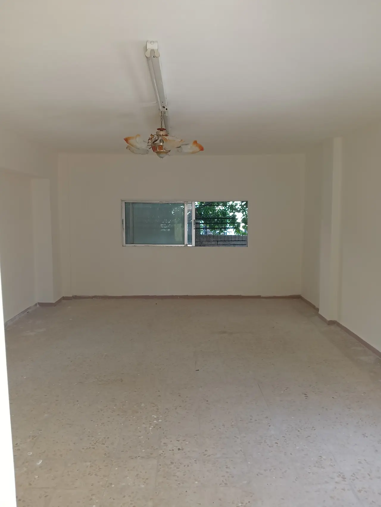 Ground-floor 170 m² apartment with garage and balcony for rent in Al Matla', Irbid