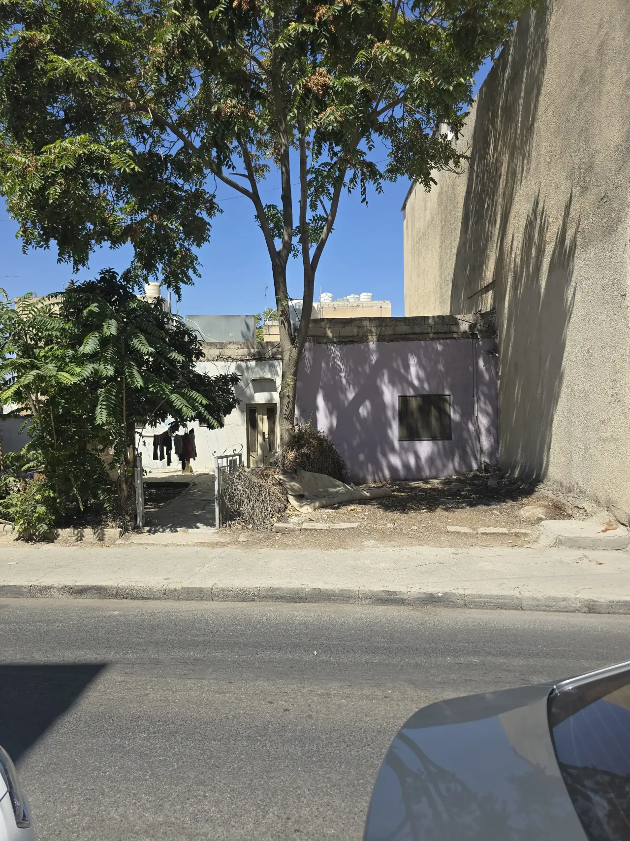 538 m² commercial plot on two streets near Yarmouk University, with buildings and stores