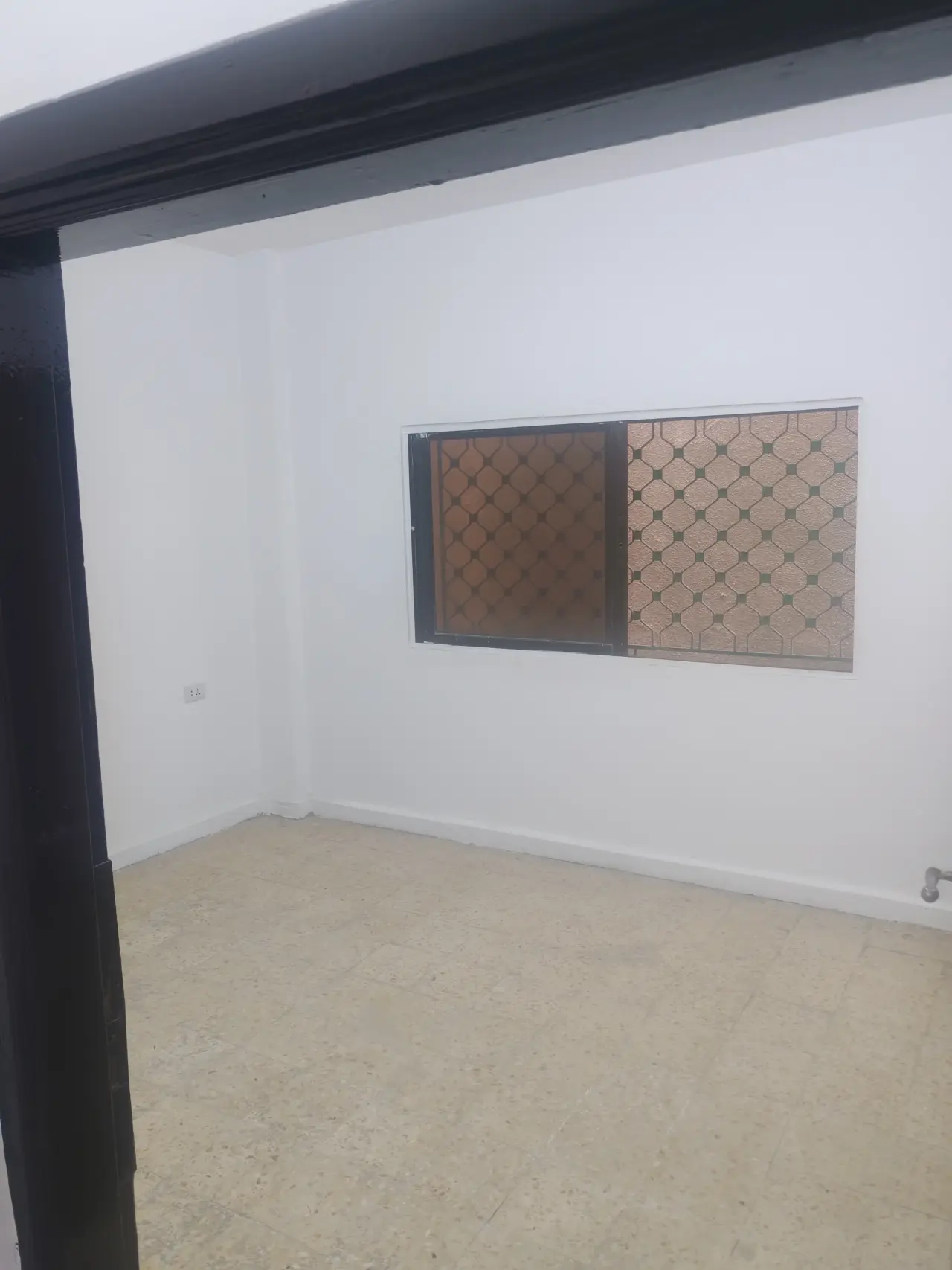 Zarqa Camp, Row 5: 3-bedroom apartment for rent