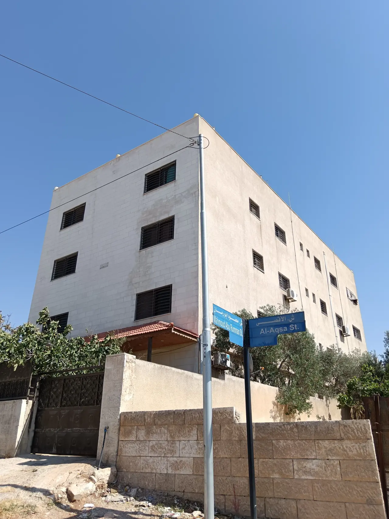 Super-deluxe 3-bed, 3-bath flat for rent in Al Tatweer Al Hadari behind the Pepsi company