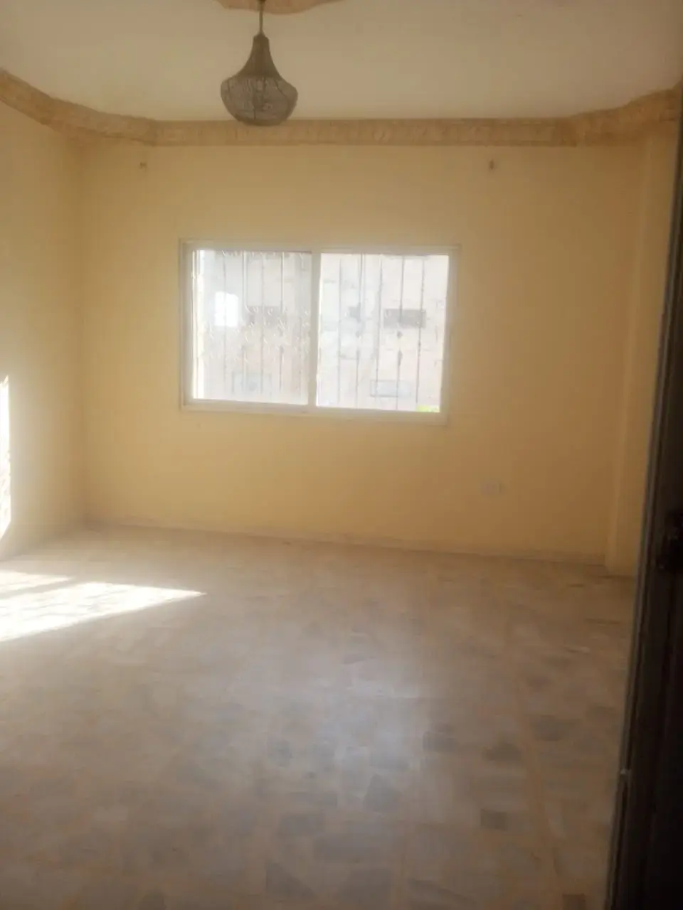 For a small family in Jabal Al Ameer Hamza: sunny 2-bed, 2-bath rental