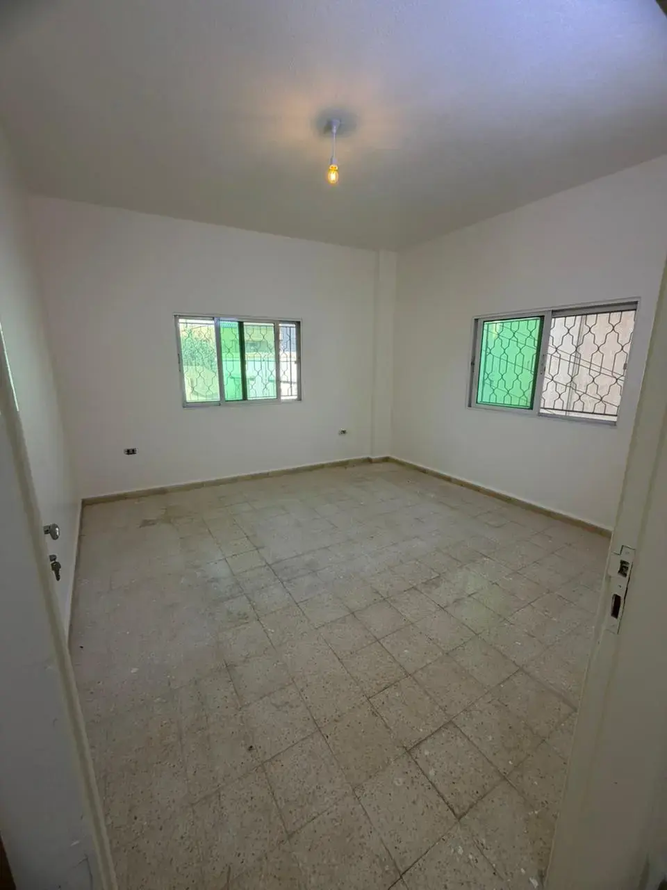 First-floor 1-bedroom apartment for rent in Jabal Al Ameer Hasan opposite Al Quds Mosque