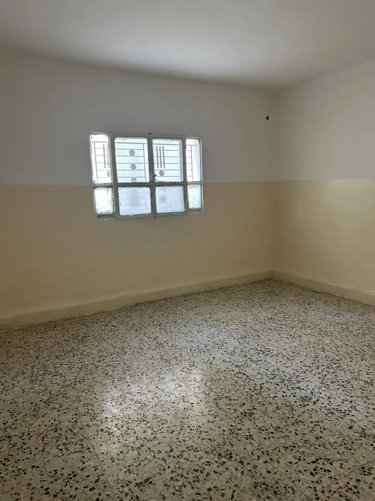 For single tenants: 2-room ground-floor flat in Jabal Al Amera Rahma