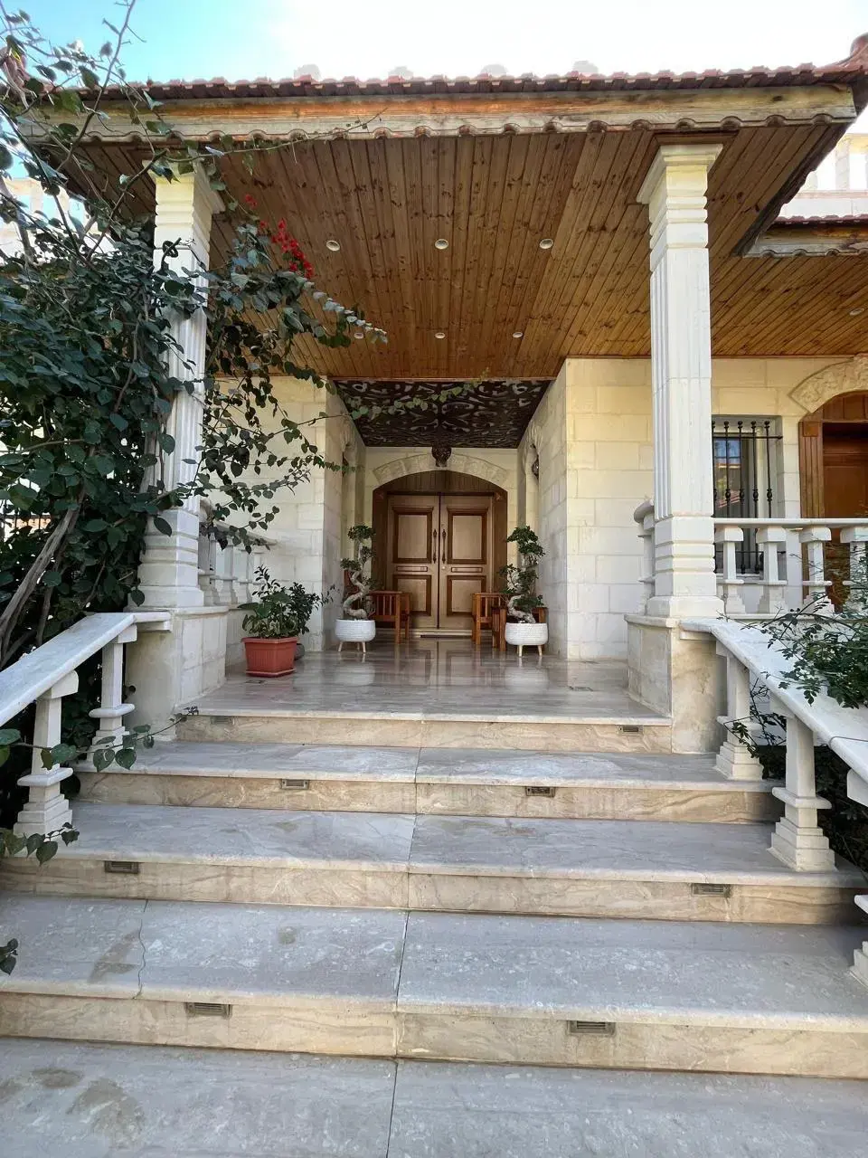 From the owner in Bader Al Jadedeh, a detached three-floor house on a 750 m² plot
