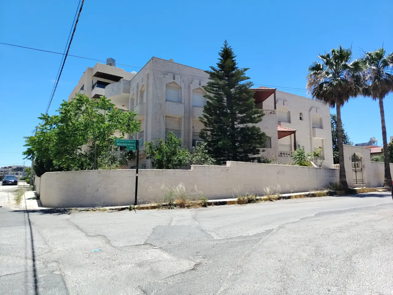 Seven bedrooms over three floors: furnished villa in Dahyet Al Nakheel, yearly rent