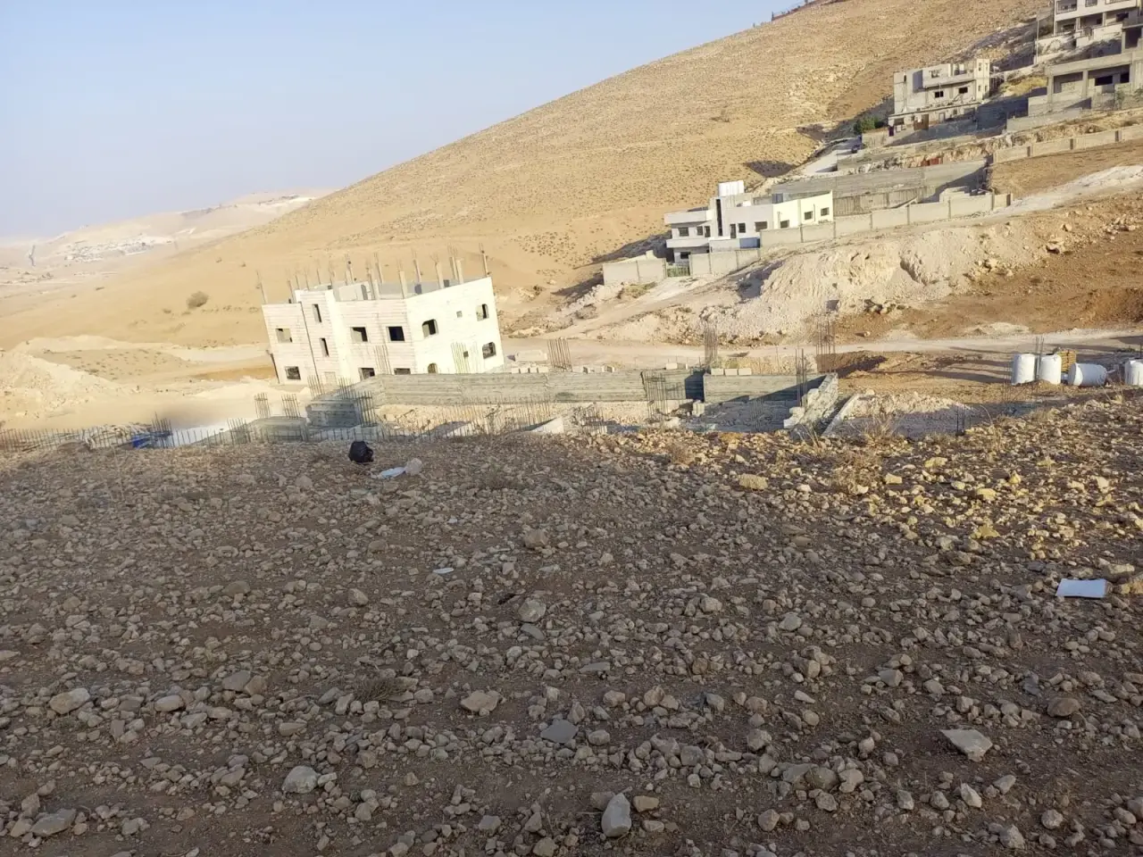 Near the Ring Road in Al Mughayrat, Zarqa lands, 500 m² residential plot