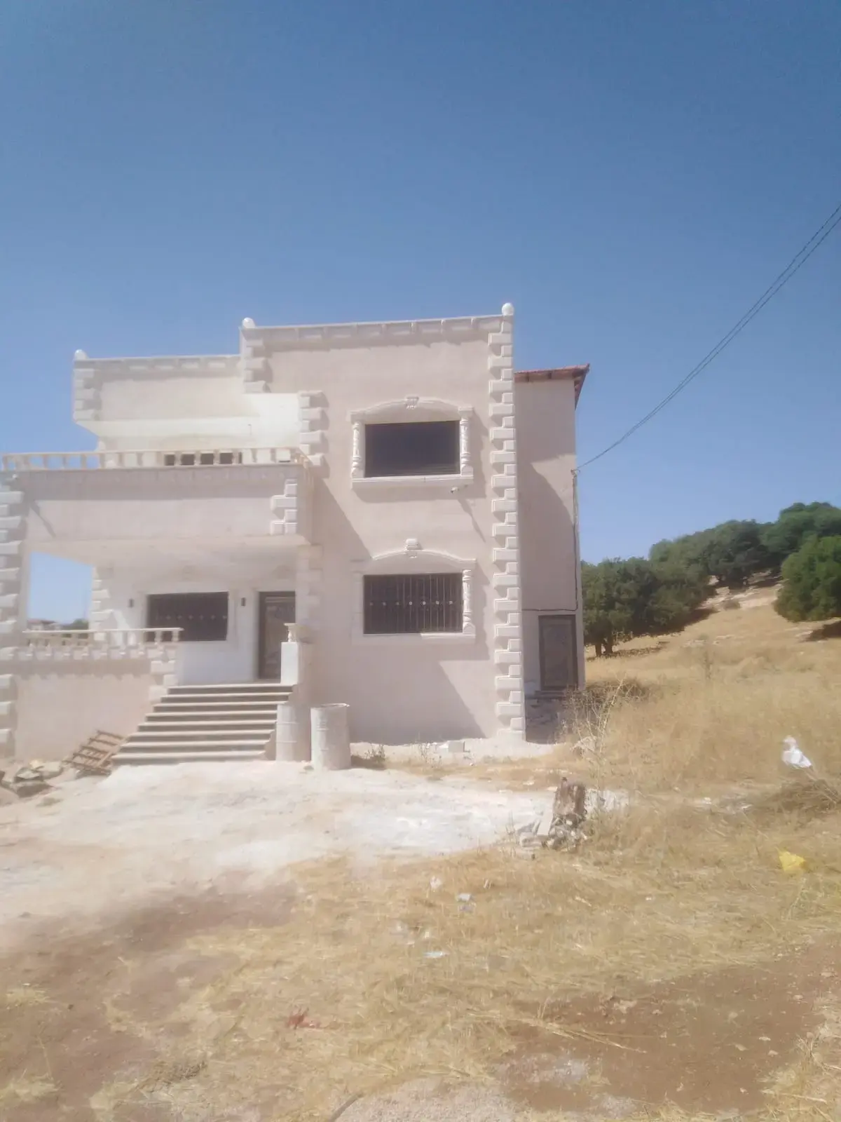 Overlooking the Ajloun forests: new 300 m² duplex villa in I'bbeen