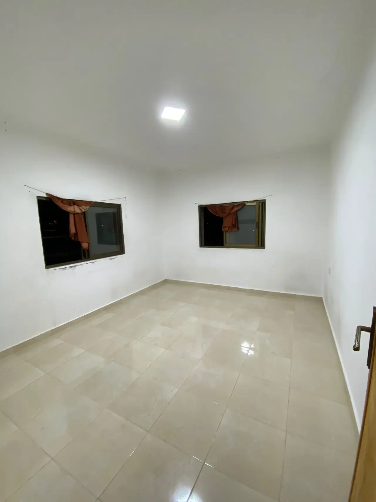 Near the university gate in Al-Ayes, Tafila: 4-room student flat for rent
