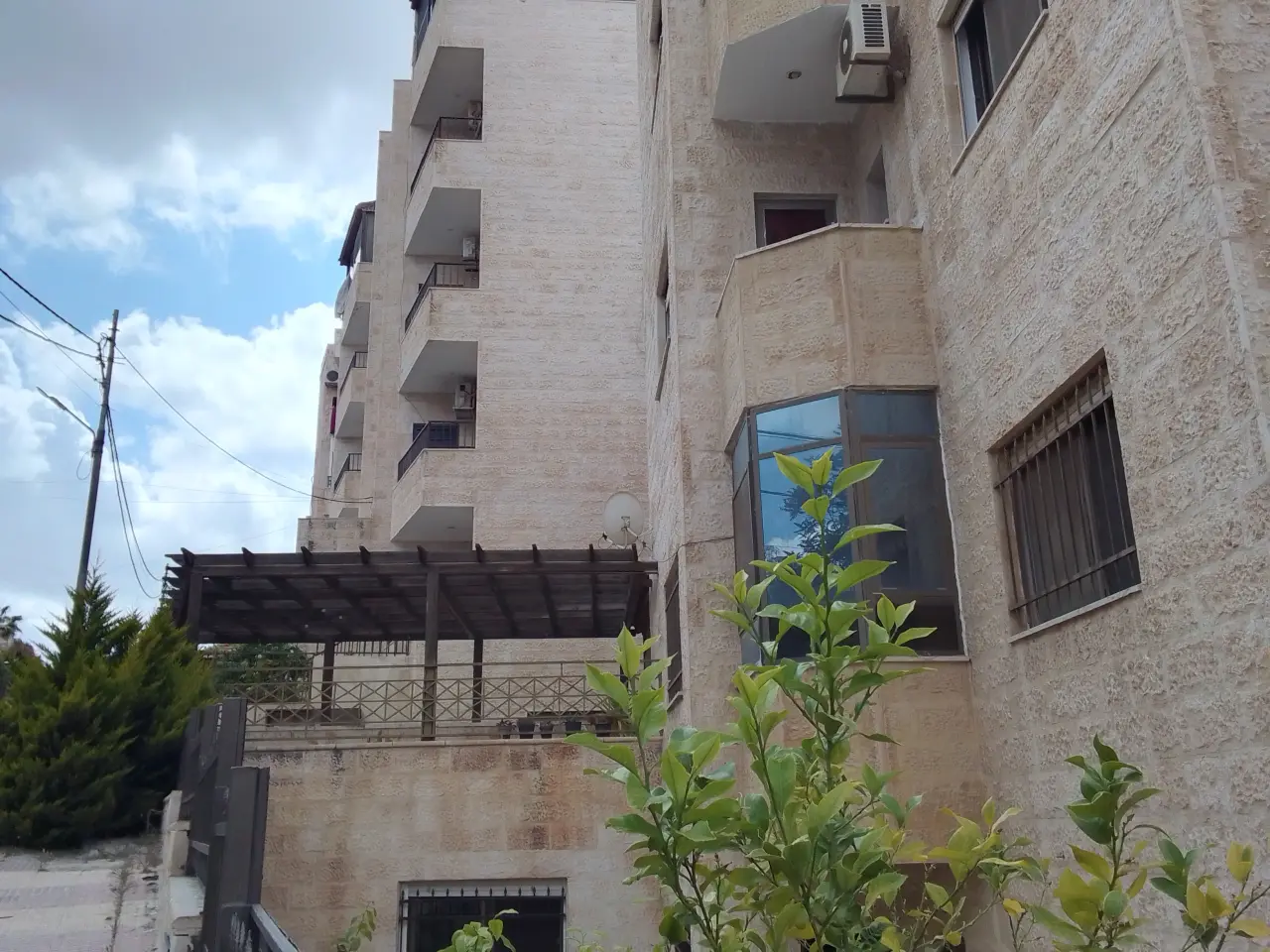 Al Jubayha furnished semi-ground flat with a 50 m² terrace for sale